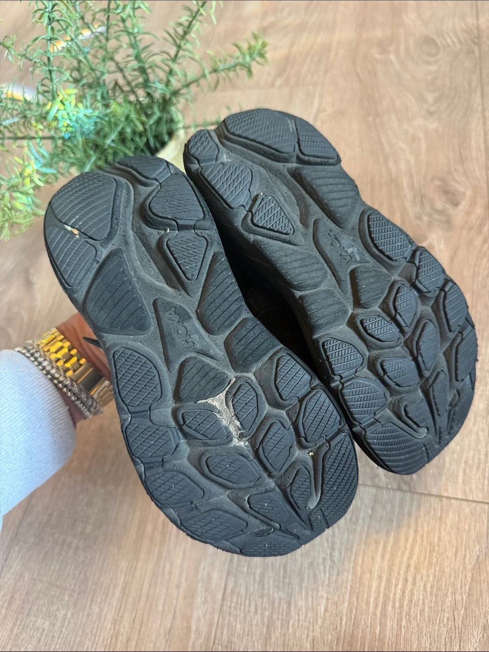 HOKA CLIFTON 10 BLACK TODDLER SNEAKERS WITH VELCRO SIZE 13.5 EUC